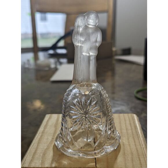 VINTAGE 4” La Vie SATIN & CRYSTAL CLEAR GLASS MINI WEDDING BELL - Picture 4 of 7